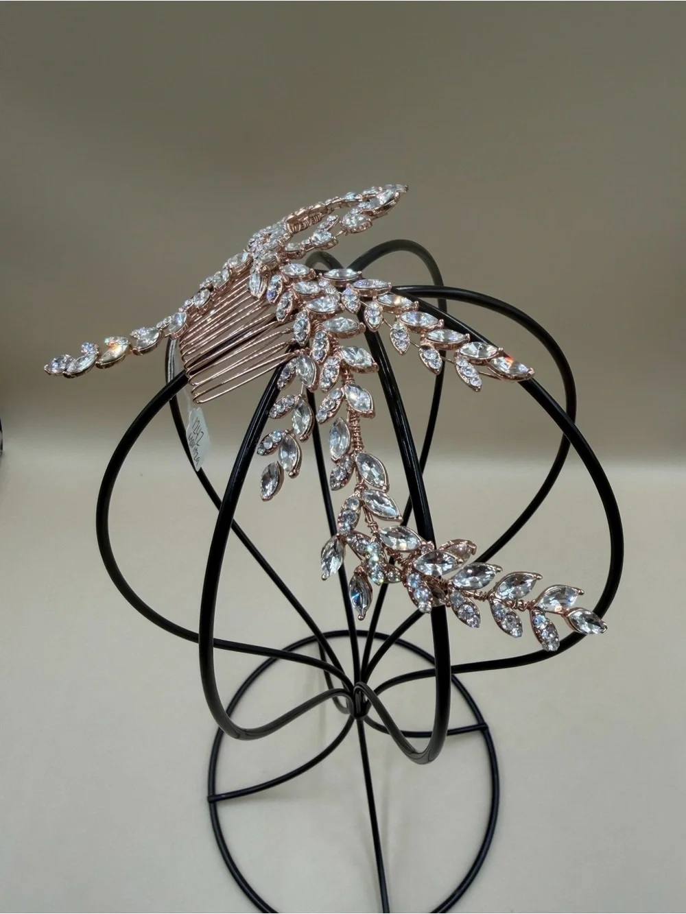 Elegant rose gold-tone bridal hair comb featuring a cascading leaf-and-vine desi